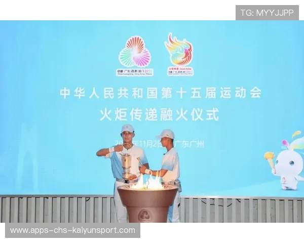 火炬传递连接不同国家与文化，火炬传递的两层意义